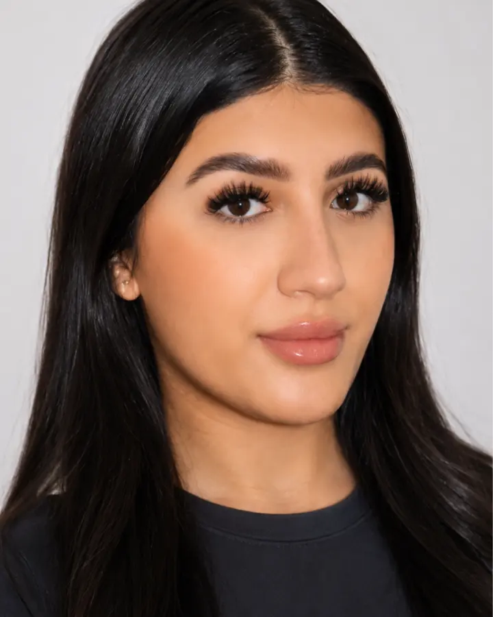 Close-up of a textured hybrid lash extension set